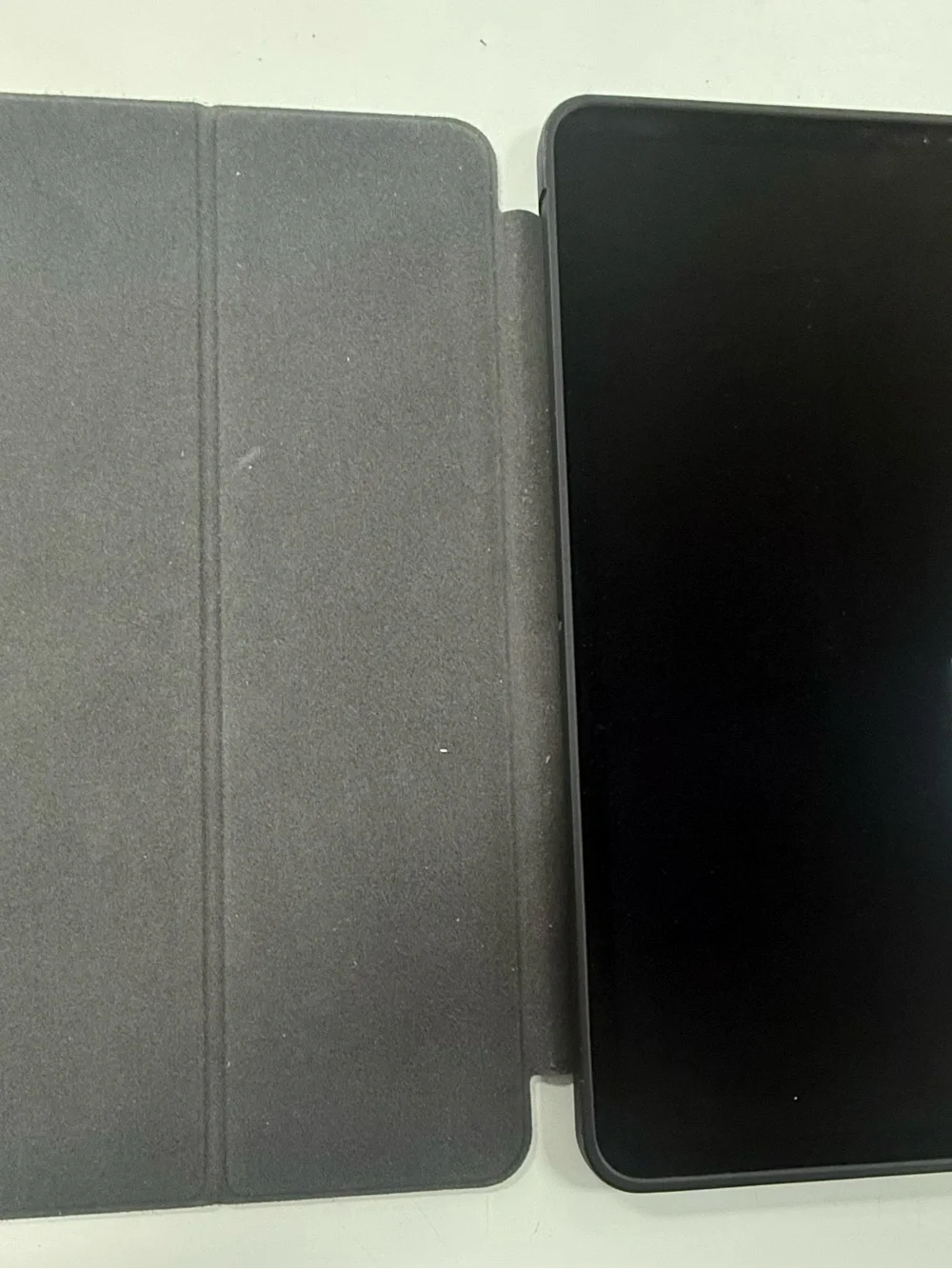 Apple Black Tablet with Dark Gray Display Bezel